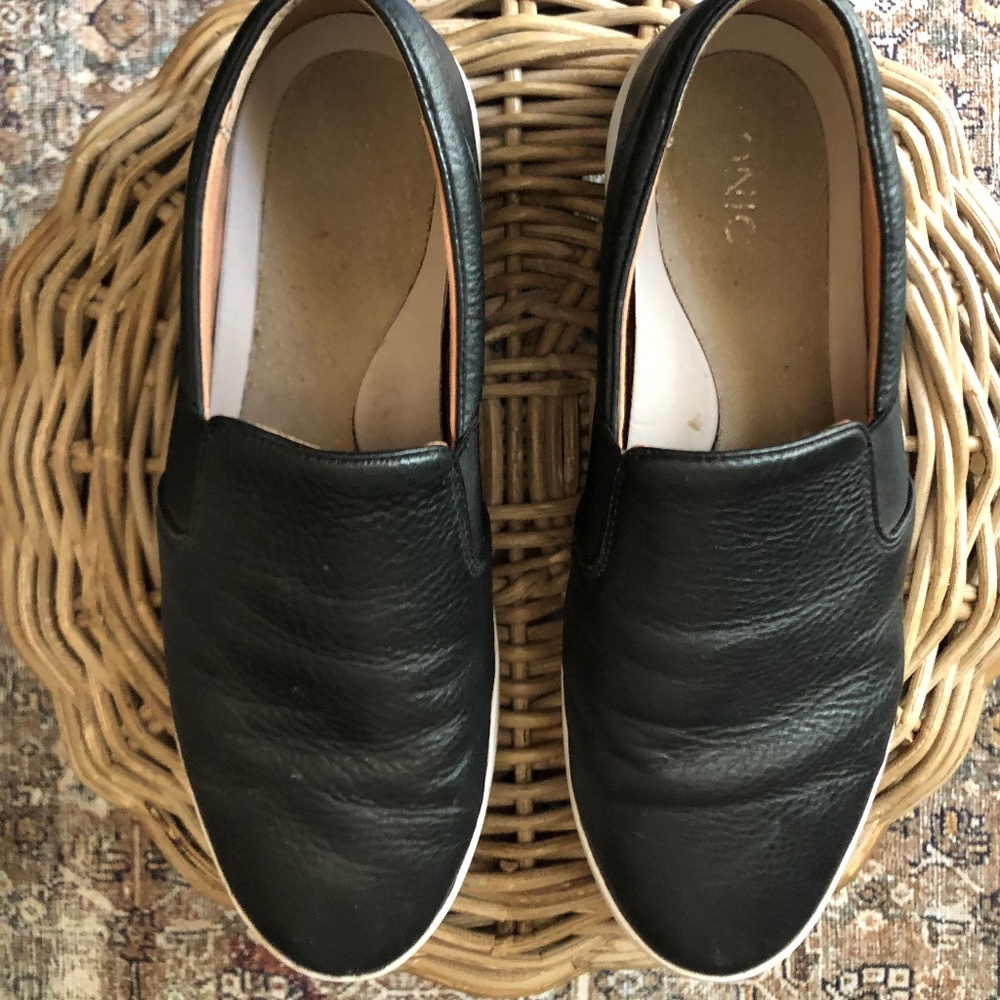 Black Men's Vionic Sneaker